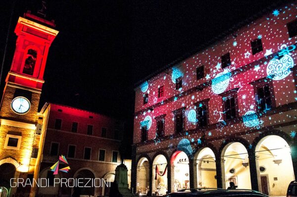 Proiezione Natalizia piazza centrale Foiano Della Chiana